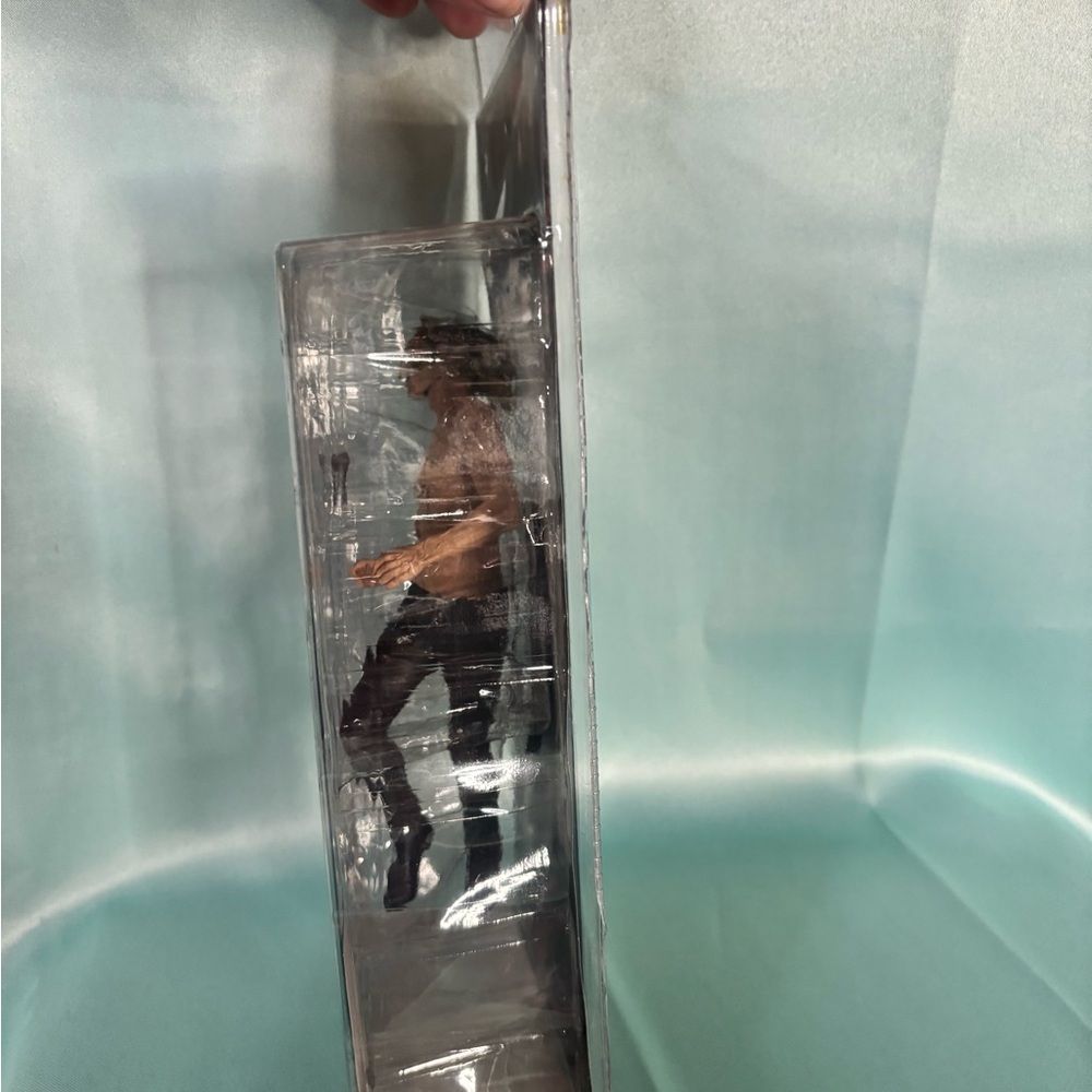 Y2K NECA 7” Iggy Pop Figure in box - Picture 4 of 5